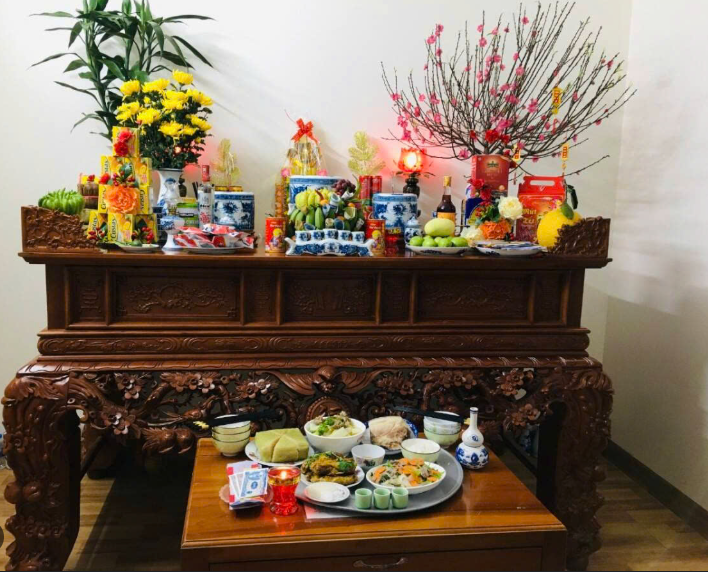 bàn thờ hoa đào